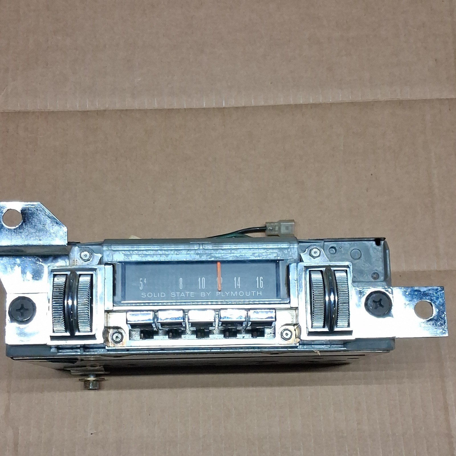 1968 Plymouth Barracuda Radio thumb turn dials 1968 Plymouth Barracuda Radio thumb turn dials
