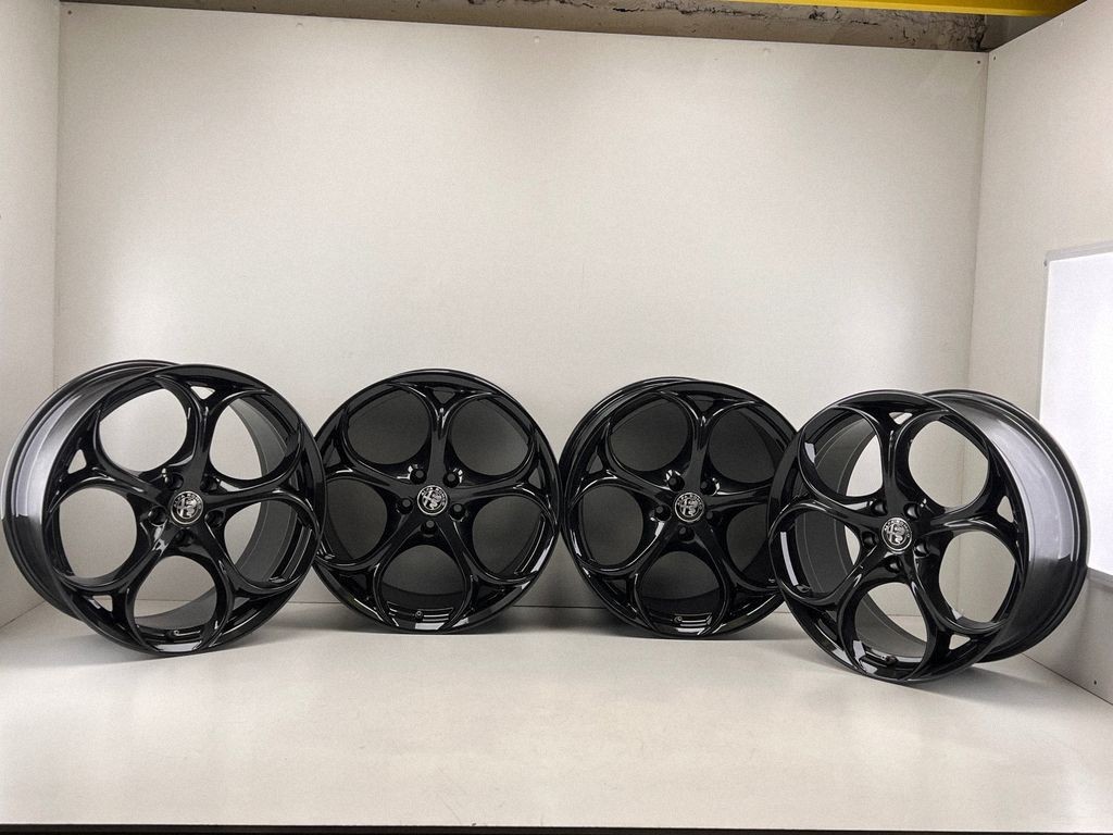 Alfa Romeo Giulia Quadrifoglio R19 8.5J 10J alloy rim set 156112958 156112959