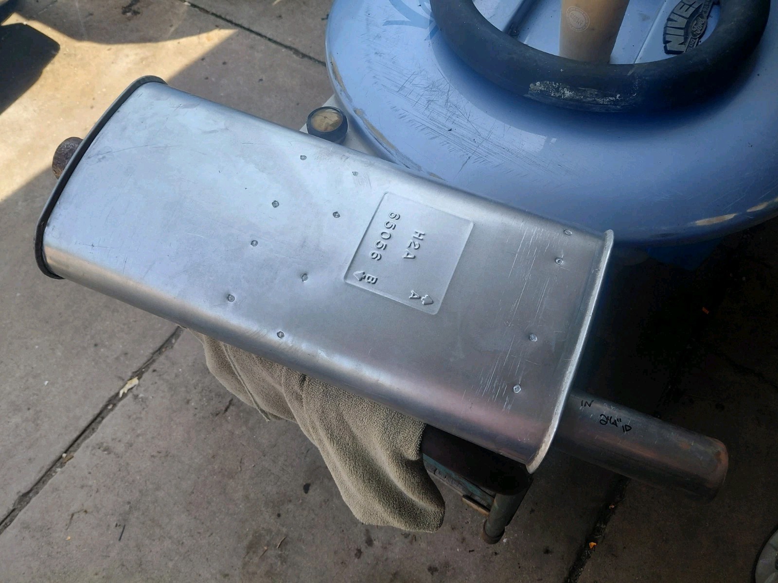 1 NiB No Name HEAVY DUTY EXHAUST MUFFLER 65056 H2A Ford Lincoln Mercury 