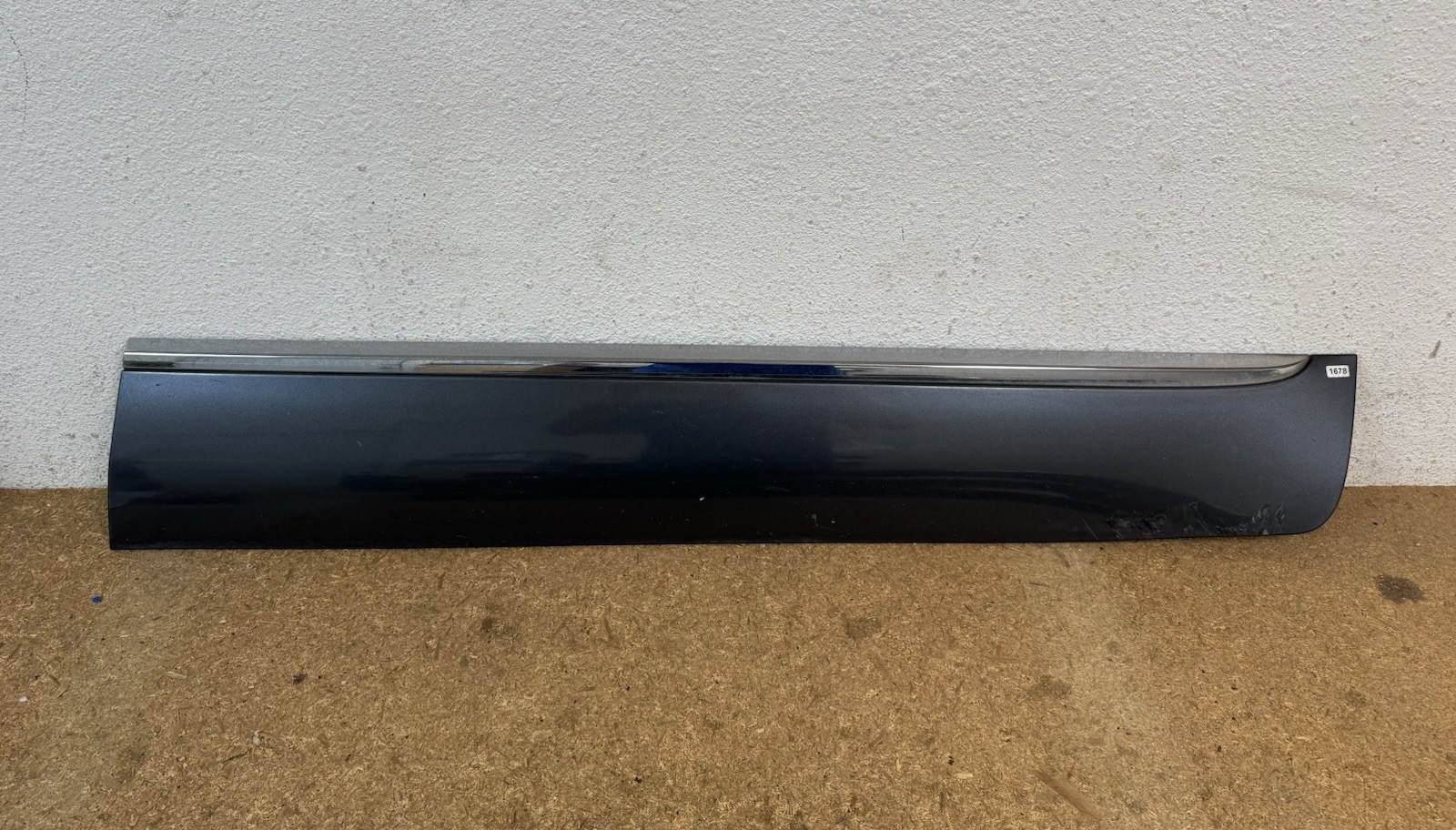 2013 - 2017 Buick Enclave Front Passenger Side Lower Door Molding OEM 22984834 M