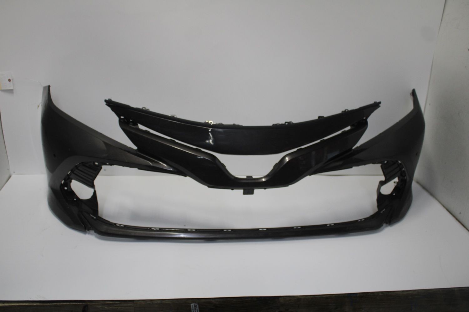 2018-2020 TOYOTA CAMRY Front Bumper Cover Only Brown Scratches Front Park Assist