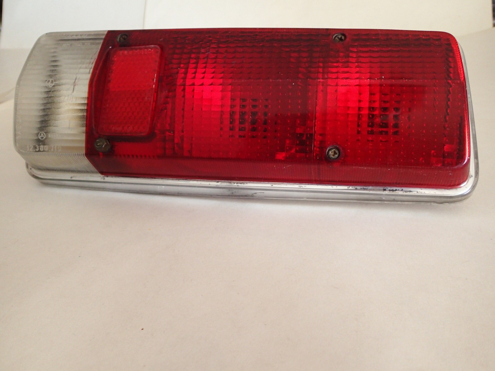 Vintage DeTomaso PANTERA RIGHT SIDE PASSENGER GROUP4 CARELLO TAILLIGHT ASSEMBLY