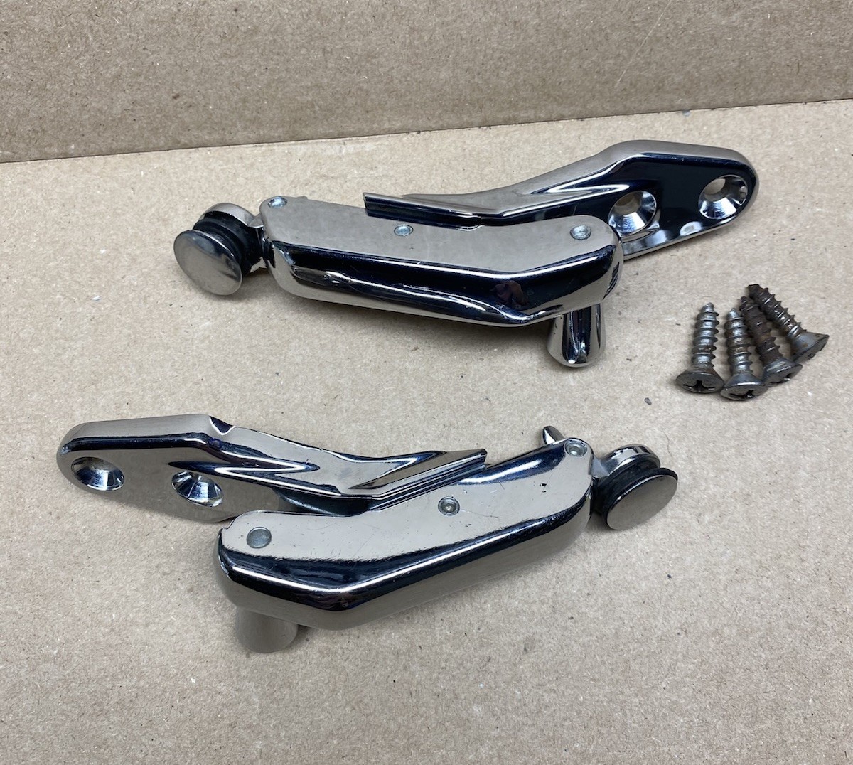 VW Volkswagen Type 3 Fastback Pop Out Quarter Window Latch L+R Pair Original