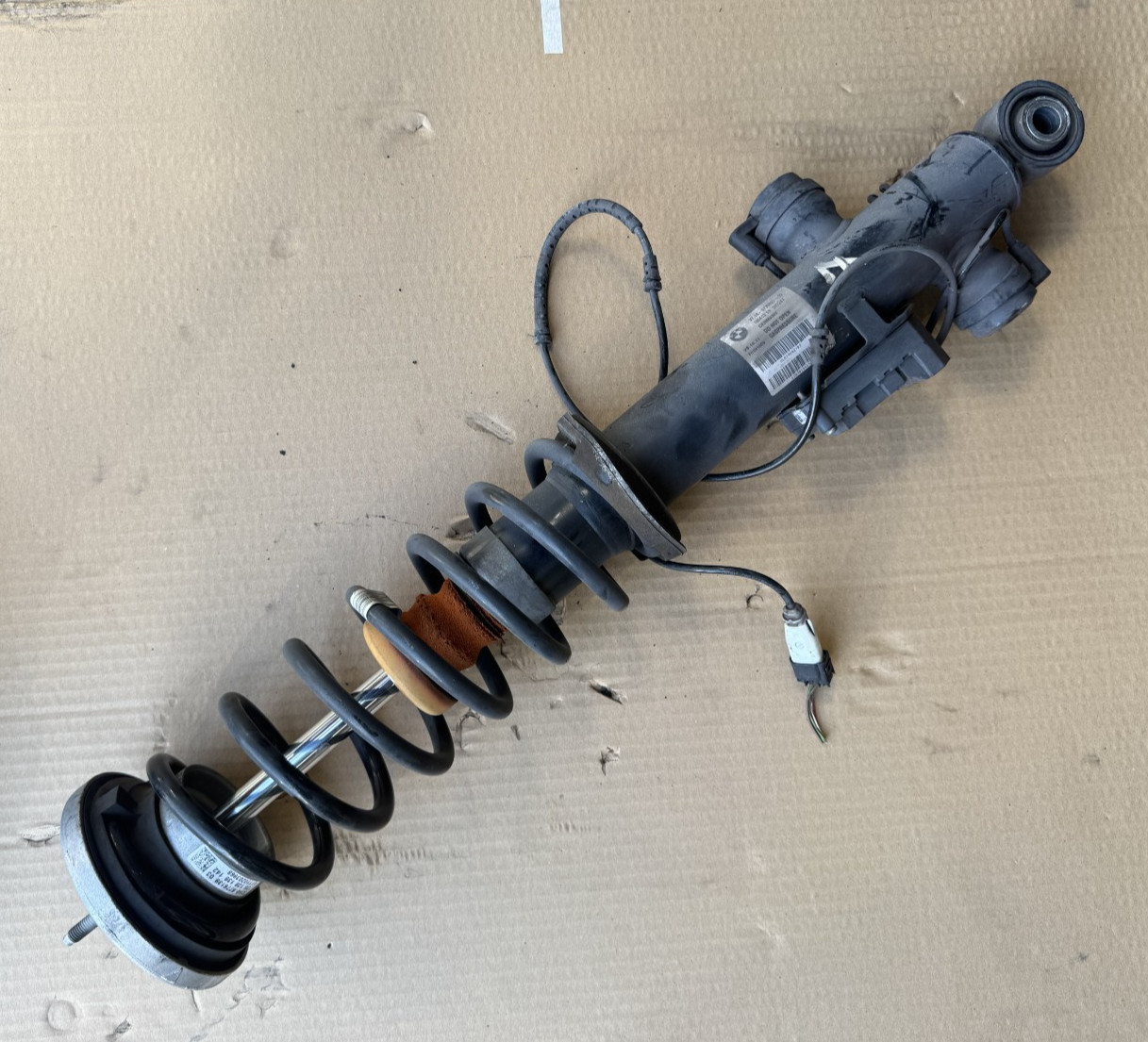 08-14 BMW 750i F01 F02 Rear Left Shock Strut w/ Spring Assembly OEM 6796927 08-14 BMW 750i F01 F02 Rear Left Shock Strut w/ Spring Assembly OEM 6796927