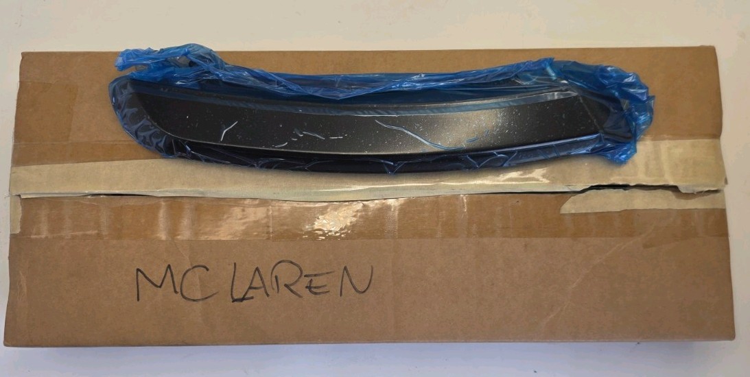 Genuine McLaren 650S LH Rear UPPER Indicator light lamp  11A8830CP NEW