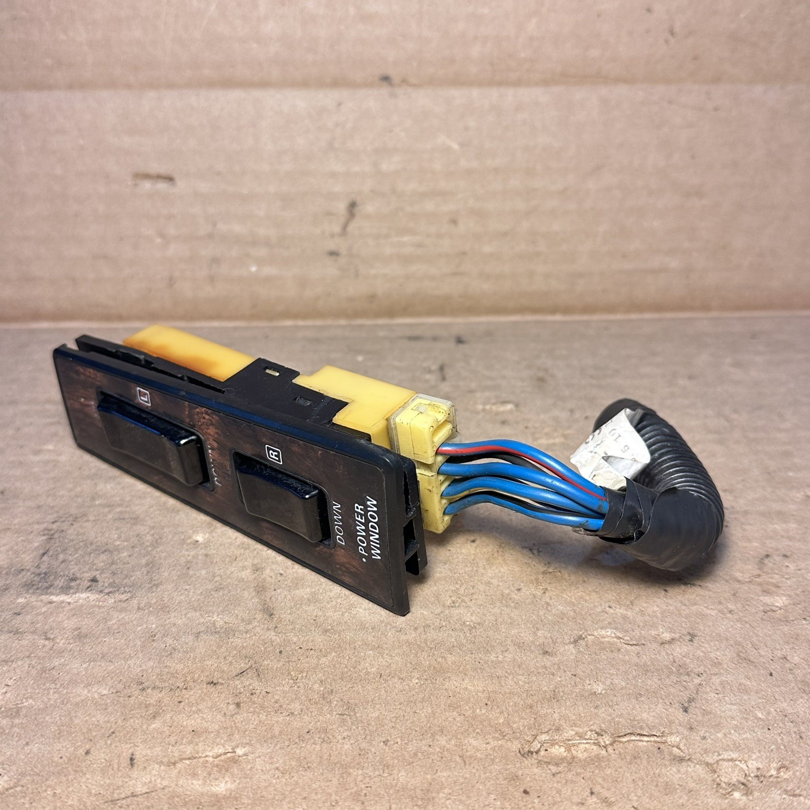 1984-1989 Nissan Datsun 300zx DRIVER LEFT Master Door Window Switch Trim Pigtail 1984-1989 Nissan Datsun 300zx DRIVER LEFT Master Door Window Switch Trim Pigtail