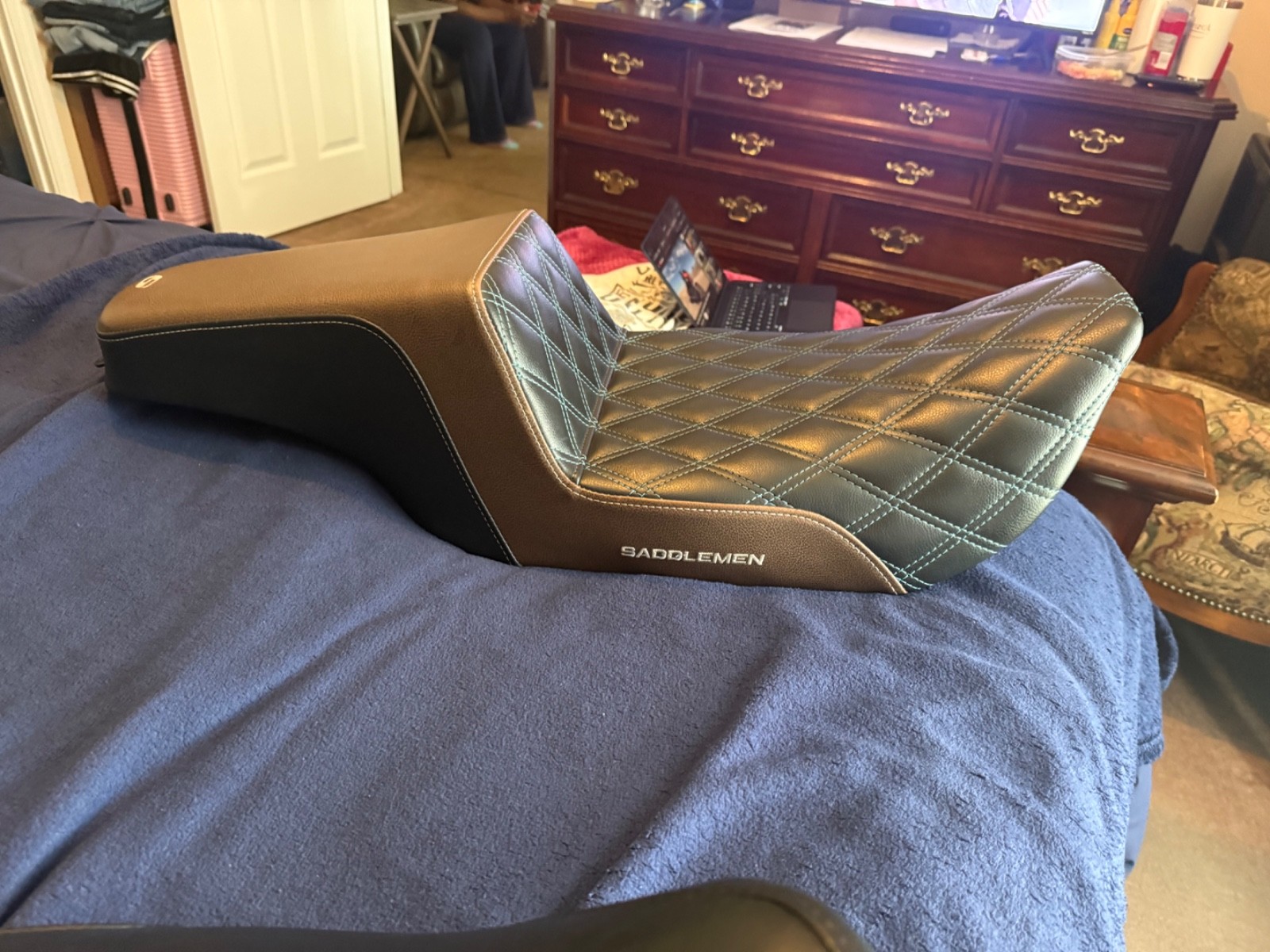 SADDLEMEN Step-Up Seat - Front Lattice Blue Stitch - Black & Brown 897-06-172 SADDLEMEN Step-Up Seat - Front Lattice Blue Stitch - Black & Brown 897-06-172