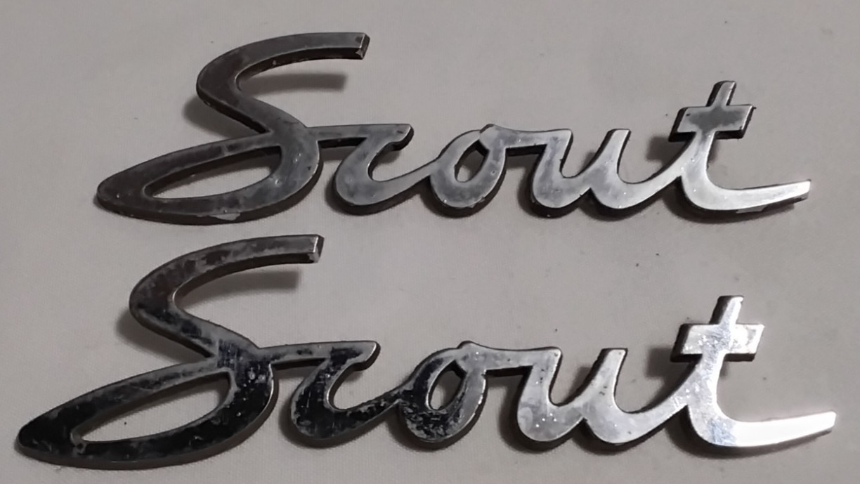 RARE Original International Harvester Scout 80 800 Fender Script Emblems OEM (2)