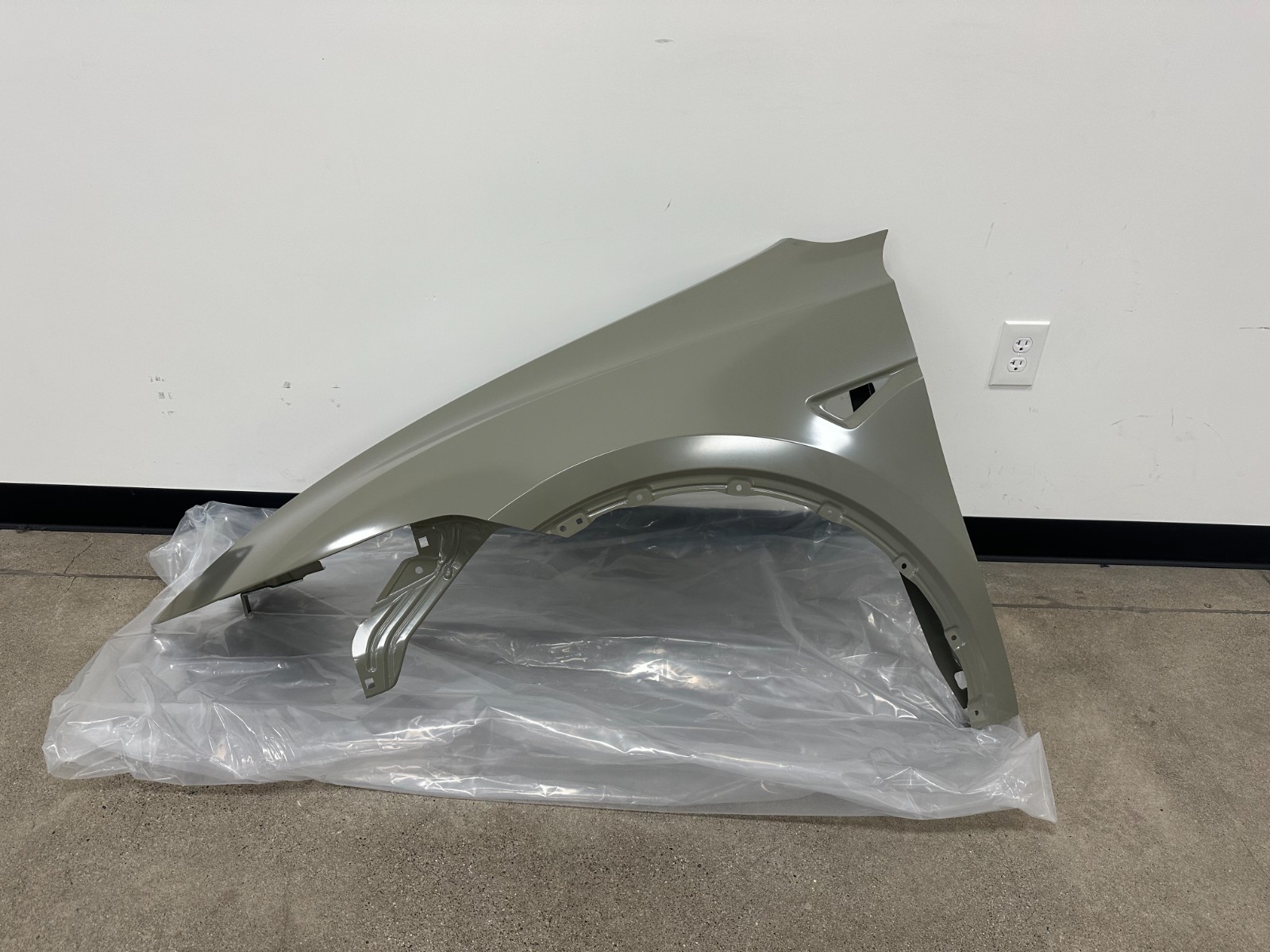 OEM 2025-2027Tesla Model Y Juniper Left side Fender Panel 1934344-E0-A