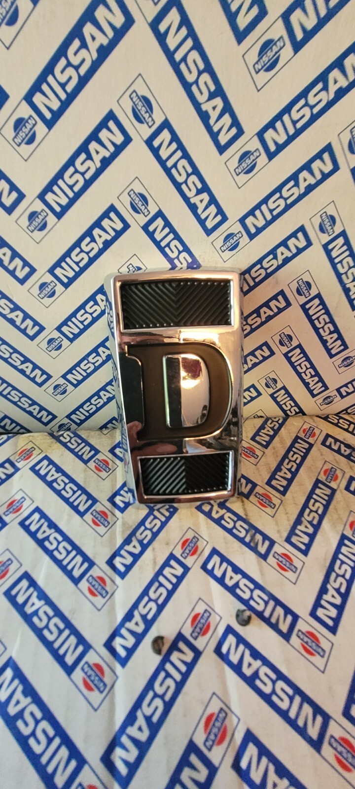 Datsun 521 hood emblem pickup truck 1969 - 1973