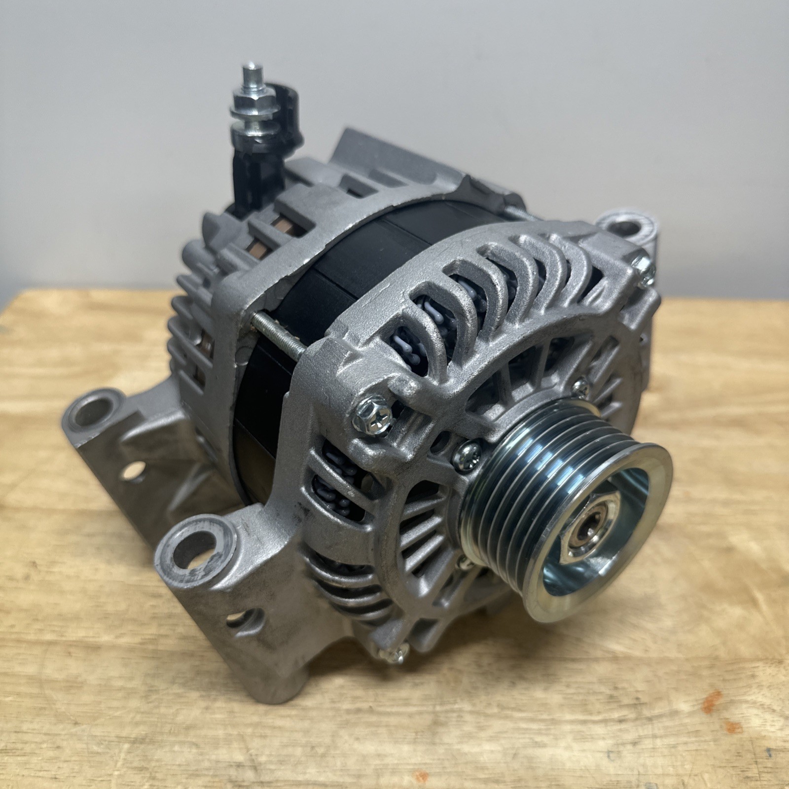 New TYC Alternator for 08-11 Ford Focus Escape L4 2.0L (6S) 2-11272 -Damaged Box New TYC Alternator for 08-11 Ford Focus Escape L4 2.0L (6S) 2-11272 -Damaged Box