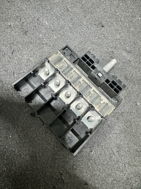NEW OEM 2011-2025 Dodge Durango / Jeep Grand Cherokee Main Fuse Block 68089468 NEW OEM 2011-2025 Dodge Durango / Jeep Grand Cherokee Main Fuse Block 68089468
