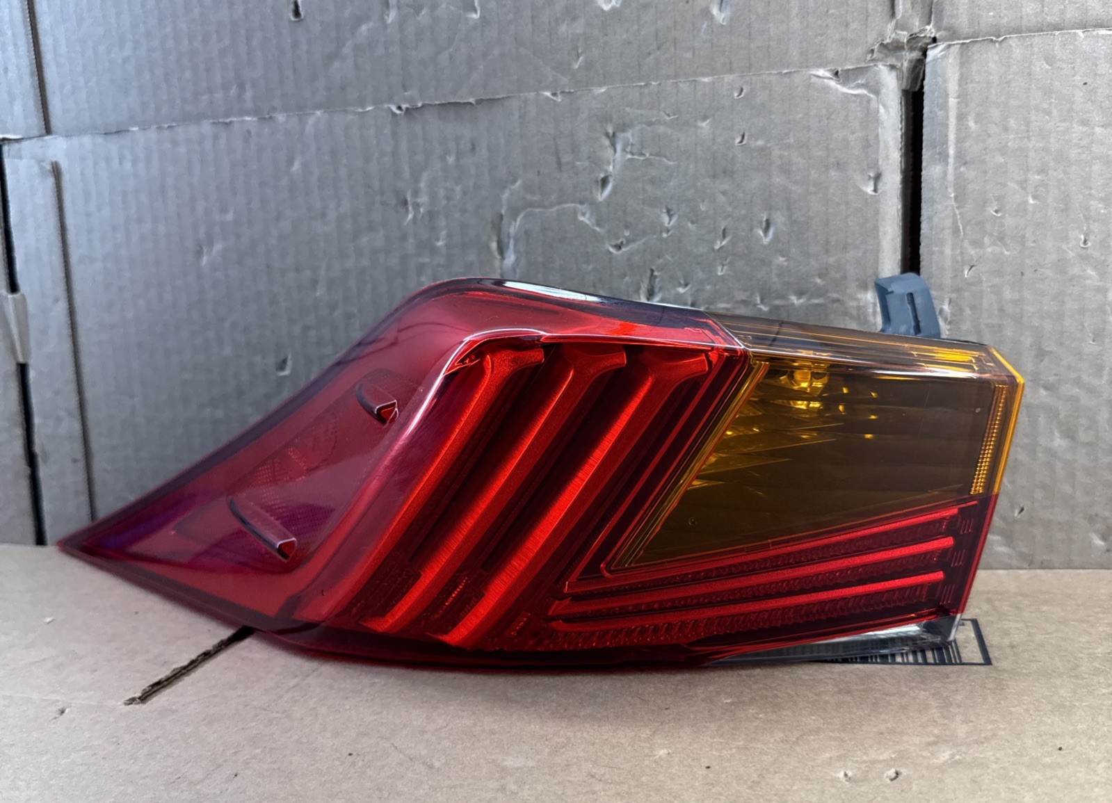 2018 2019 2020 Lexus IS250 IS350 Left Side Taillight LES Outer, OEM 2018 2019 2020 Lexus IS250 IS350 Left Side Taillight LES Outer, OEM