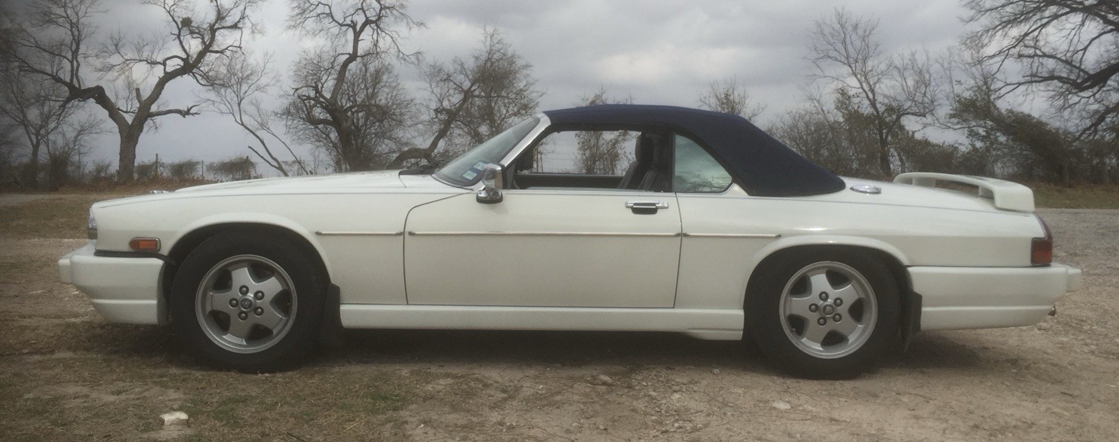 90 Jaguar XJS V12 Automatic , 90k+ miles . Not running needs electrical harness