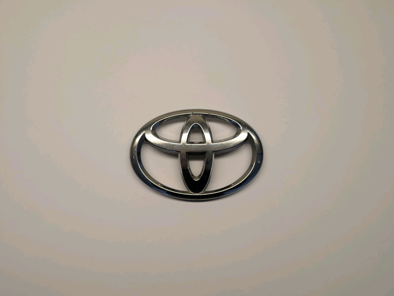 2005-2010 Toyota Avalon  Radiator Grille Emblem 75311-AC020