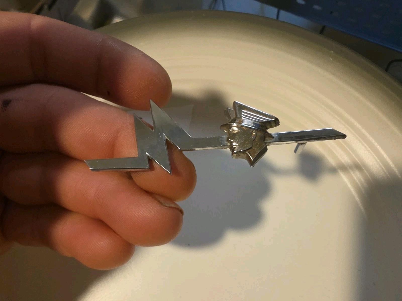 VINTAGE 1950s MERCURY DASH / GLOVE BOX DOOR EMBLEM OEM VINTAGE 1950s MERCURY DASH / GLOVE BOX DOOR EMBLEM OEM