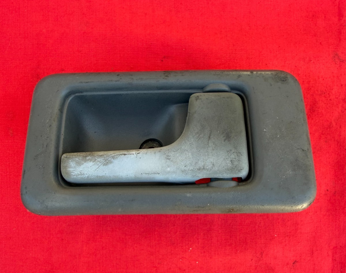 GENUINE 1998-2002 HONDA PASSPORT Right Front Inside Door Handle Gray RH R1
