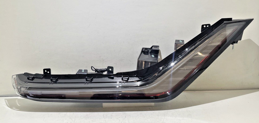 New 2023 2024 2025 Cadillac Lyriq Outer LED Tail Light Passenger Right OEM 8008