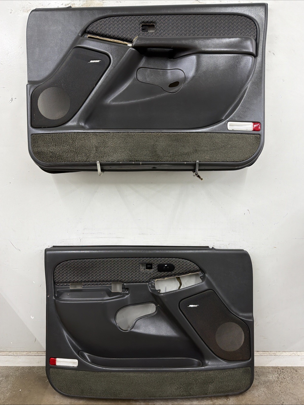 03-07 Chevy Silverado GMC Sierra Tahoe Yukon Pair Door Panels OEM Dk Pewter Read