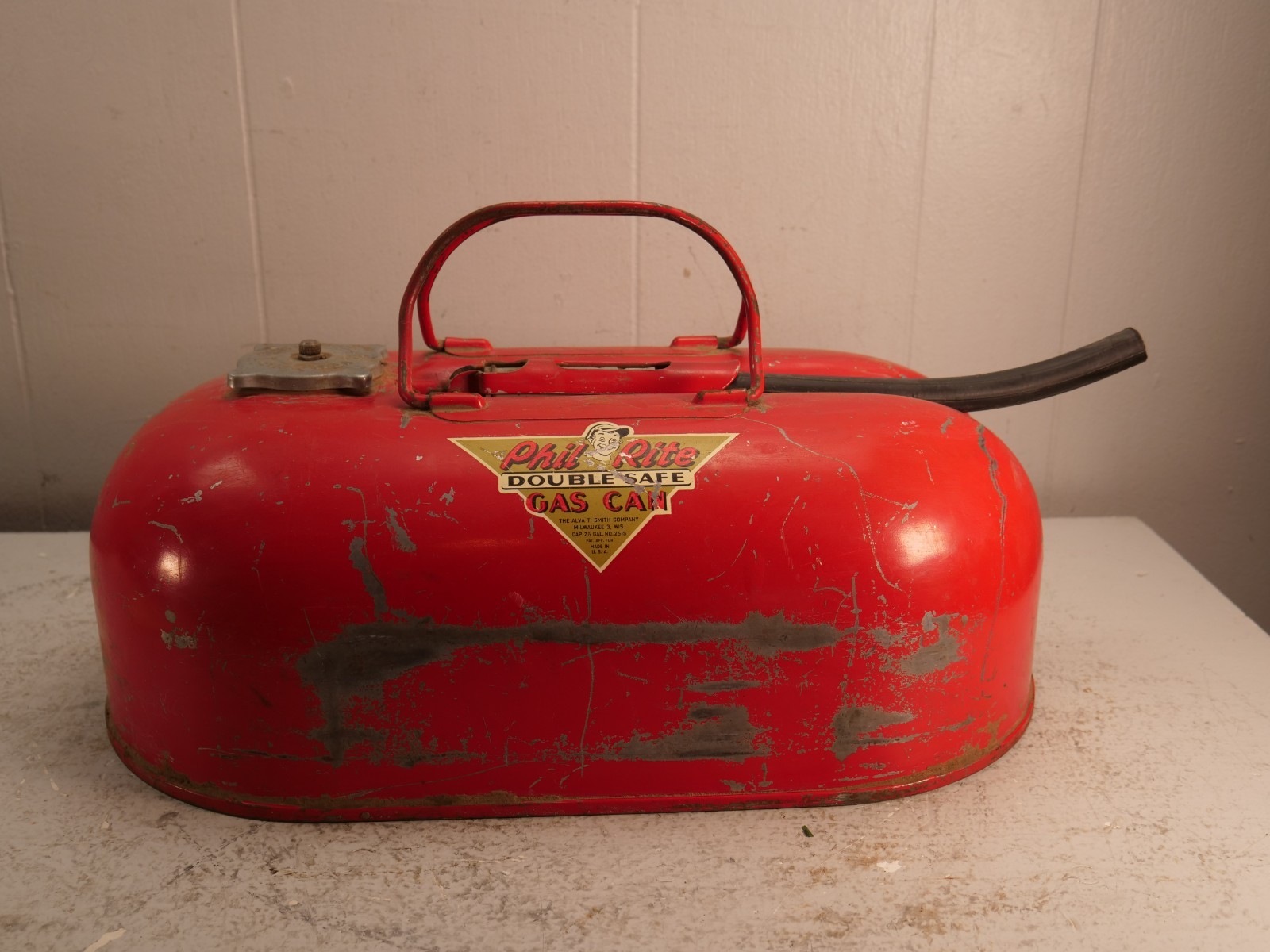 Vintage 1950s Phil Rite Outboard Gas Can 2-1/2 Gallon fuel tank Sportsman 2515 Vintage 1950s Phil Rite Outboard Gas Can 2-1/2 Gallon fuel tank Sportsman 2515