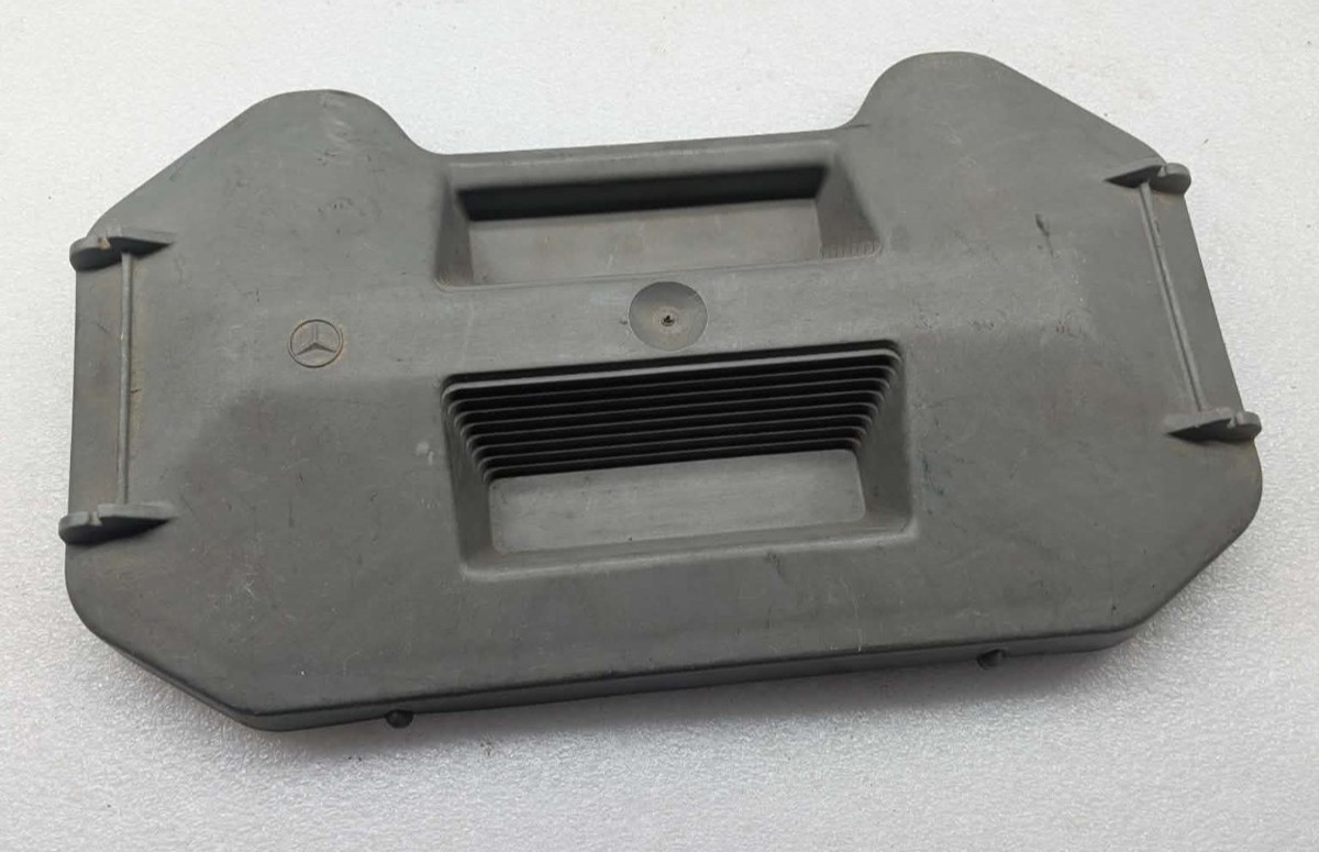 92-94 Mercedes W140 Headlight left or Right Bulb Cover 1305239061 S420 S320 92-94 Mercedes W140 Headlight left or Right Bulb Cover 1305239061 S420 S320