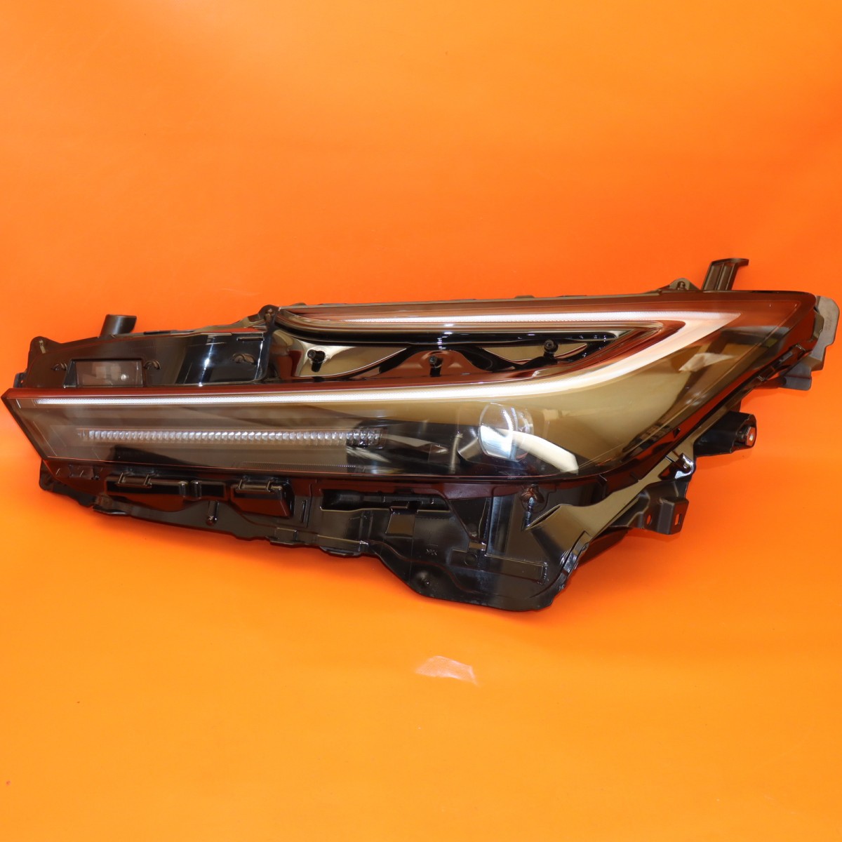 TOYOTA PRIUS HEADLIGHT LEFT DRIVER 2023 2024 LED OEM