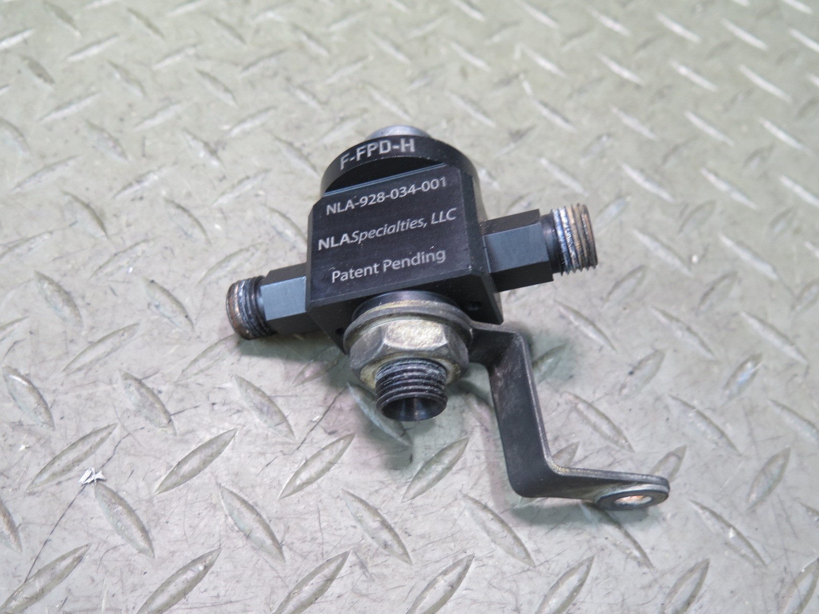 1987-1991 PORSCHE 928 S4 5.0L V8 FUEL PRESSURE REGULATOR NLA-928-034-001