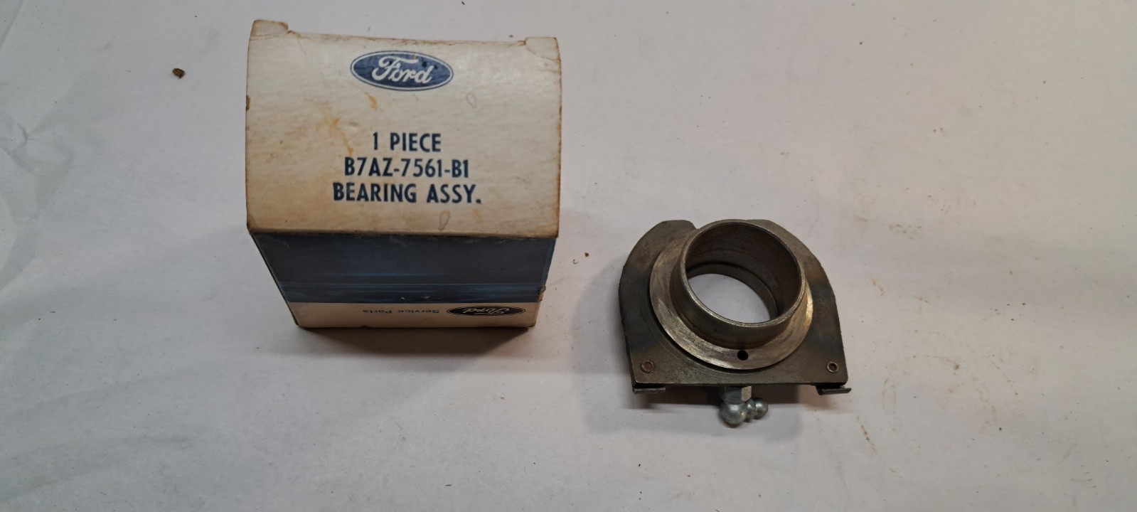 Ford NOS 1957-1965 Galaxie Fairlane Clutch Release Bearing B7AZ-7561-B1 Ford NOS 1957-1965 Galaxie Fairlane Clutch Release Bearing B7AZ-7561-B1