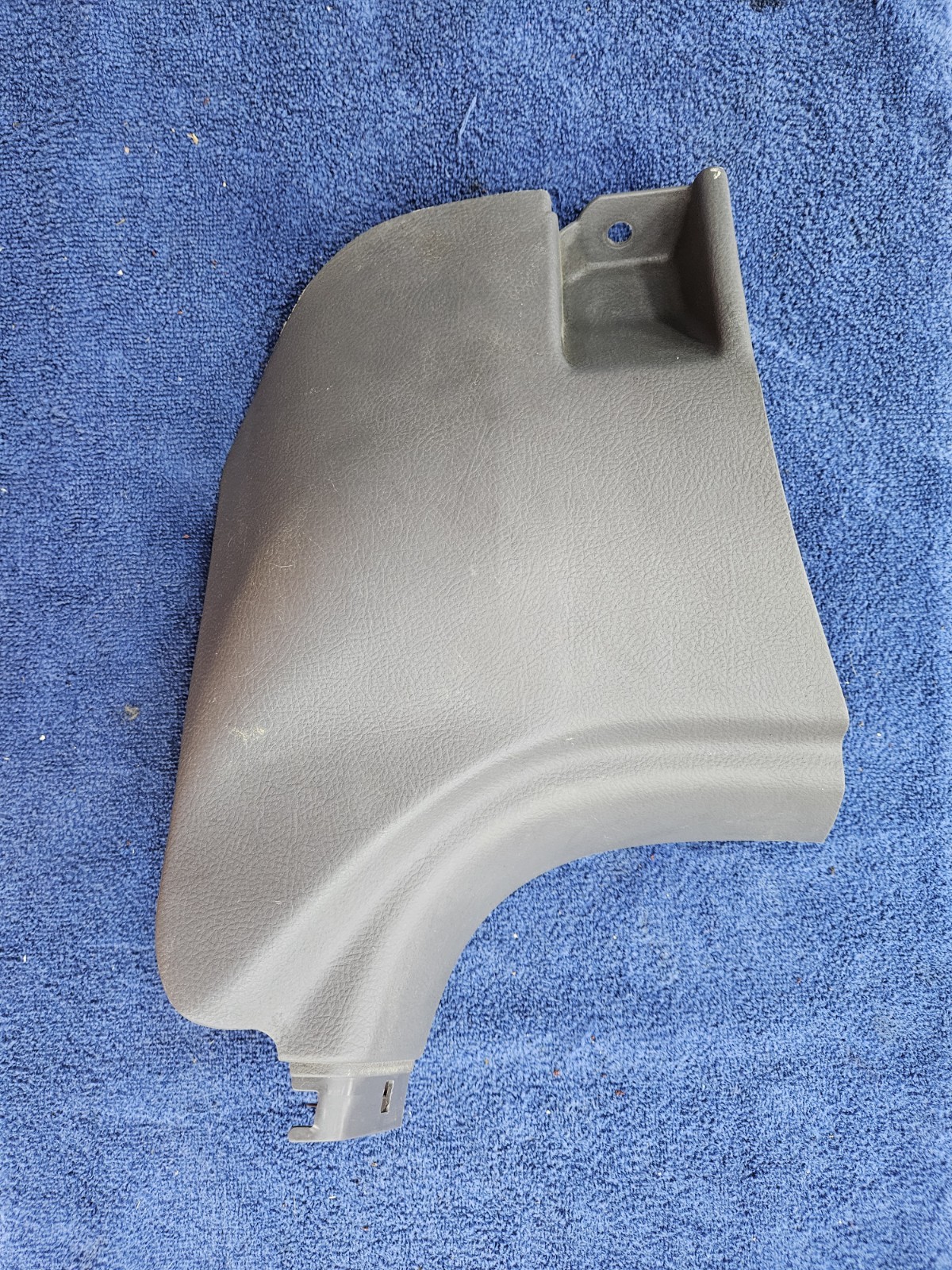 00-05 TOYOTA CELICA KICK PANEL TRIM PASSENGER RIGHT SIDE GRAY COLOR 62111-20290 00-05 TOYOTA CELICA KICK PANEL TRIM PASSENGER RIGHT SIDE GRAY COLOR 62111-20290