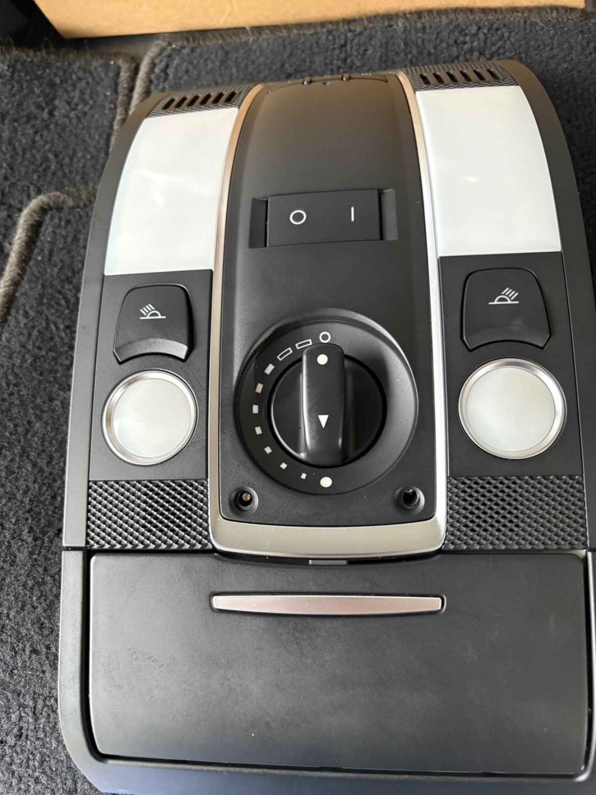2007-2010 AUDI Q7 ROOF OVERHEAD CONSOLE DOME LIGHT LAMP 4L0 947 135R OEM 2007-2010 AUDI Q7 ROOF OVERHEAD CONSOLE DOME LIGHT LAMP 4L0 947 135R OEM