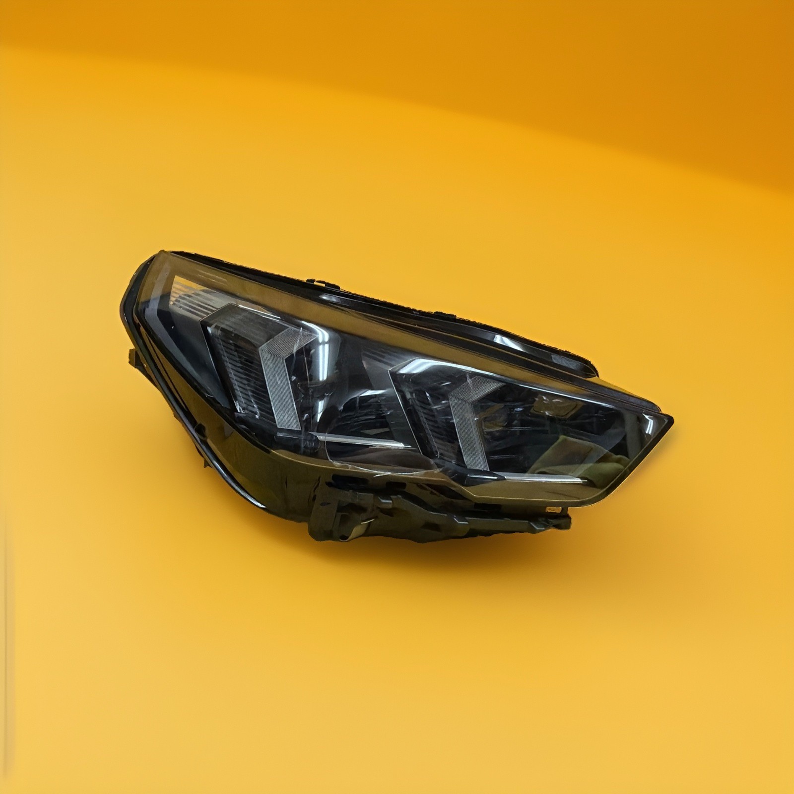 2023-2025 BMW X2 U10 Front Rh Dual LED Headlight OEM Damaged (353 Sh12) 2023-2025 BMW X2 U10 Front Rh Dual LED Headlight OEM Damaged (353 Sh12)