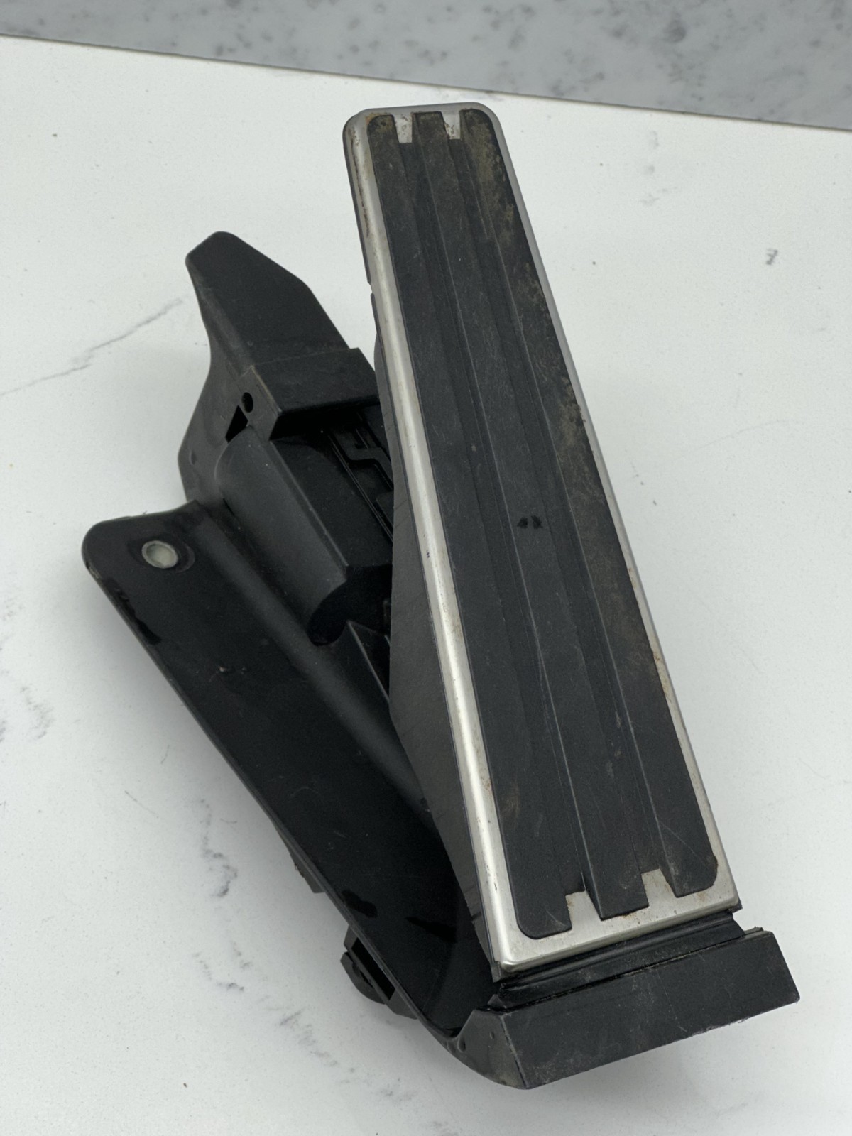 Porsche 997 Accelerator Pedal Assembly – HELLA OEM 997.423.021.02 Mint Low Miles