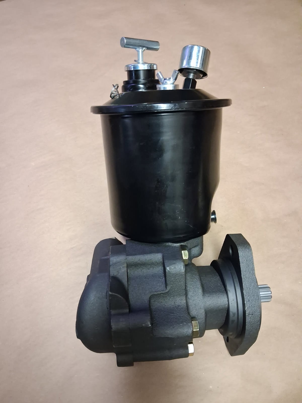 NEW M939A2 Power Steering Pump with Canister 6CTA 8.3 20510093 12363402 NEW M939A2 Power Steering Pump with Canister 6CTA 8.3 20510093 12363402