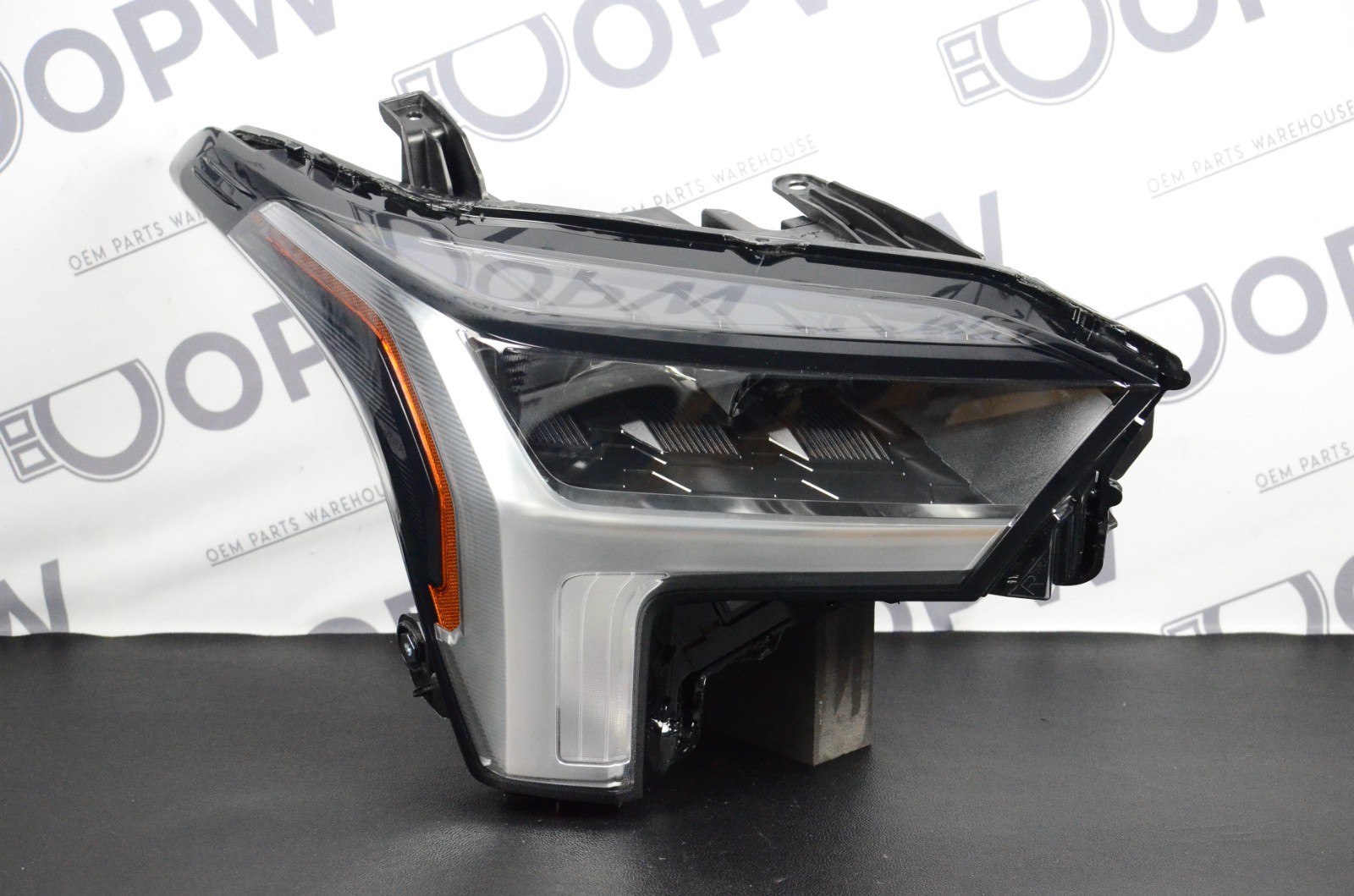 Perfect Genuine 2022-2026 Toyota Tundra LED Headlight Right Passenger Side OEM Perfect Genuine 2022-2026 Toyota Tundra LED Headlight Right Passenger Side OEM