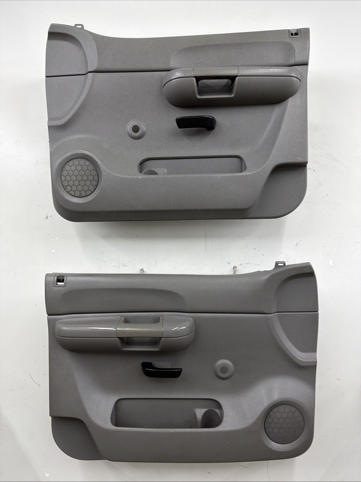 07-09 Chevrolet Silverado GMC Sierra Pair Of Door Panels OEM Manual Gray