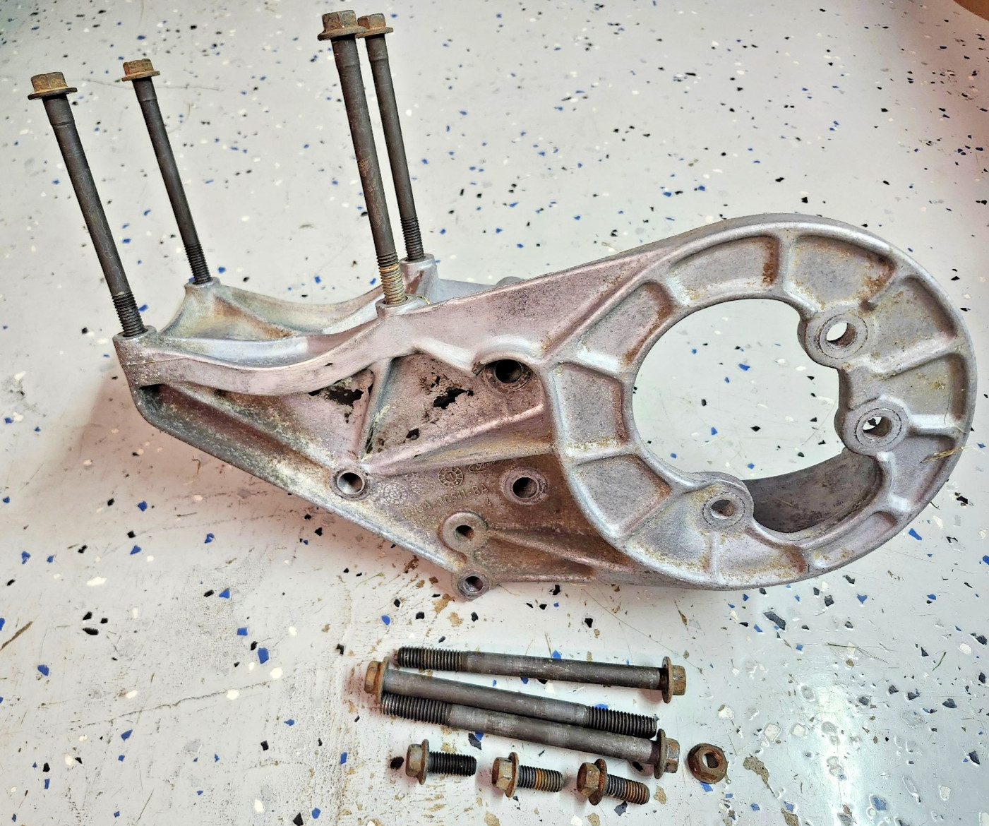 1987-96 Econoline Saginaw Power Steering AC Bracket 5.0L 5.8L F150 swap E9UA 1987-96 Econoline Saginaw Power Steering AC Bracket 5.0L 5.8L F150 swap E9UA