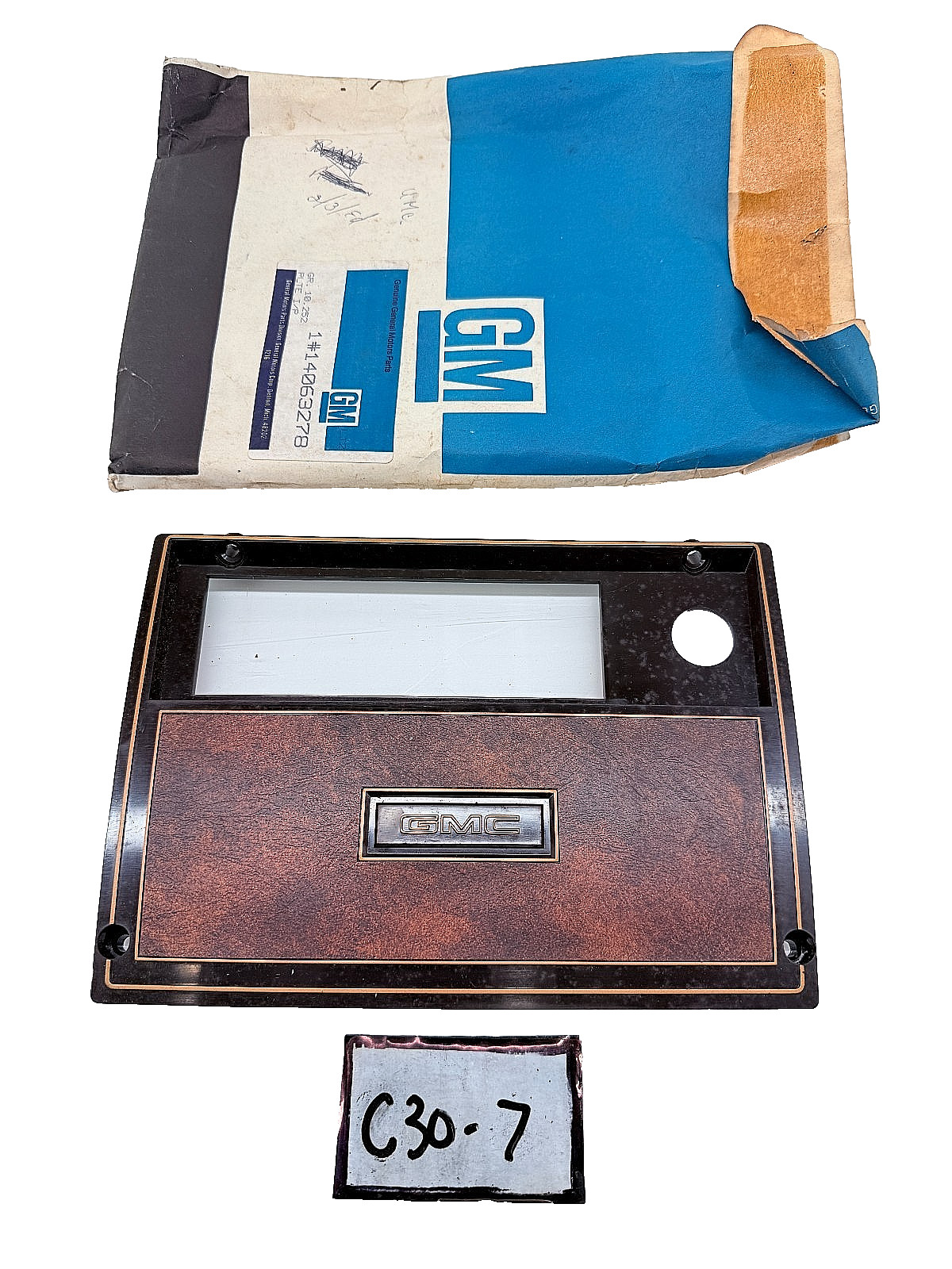 NOS 1978-1985 EL CAMINO MALIBU MONTE CARLO GMC CABEALLERO RADIO DASH PANEL PLATE NOS 1978-1985 EL CAMINO MALIBU MONTE CARLO GMC CABEALLERO RADIO DASH PANEL PLATE