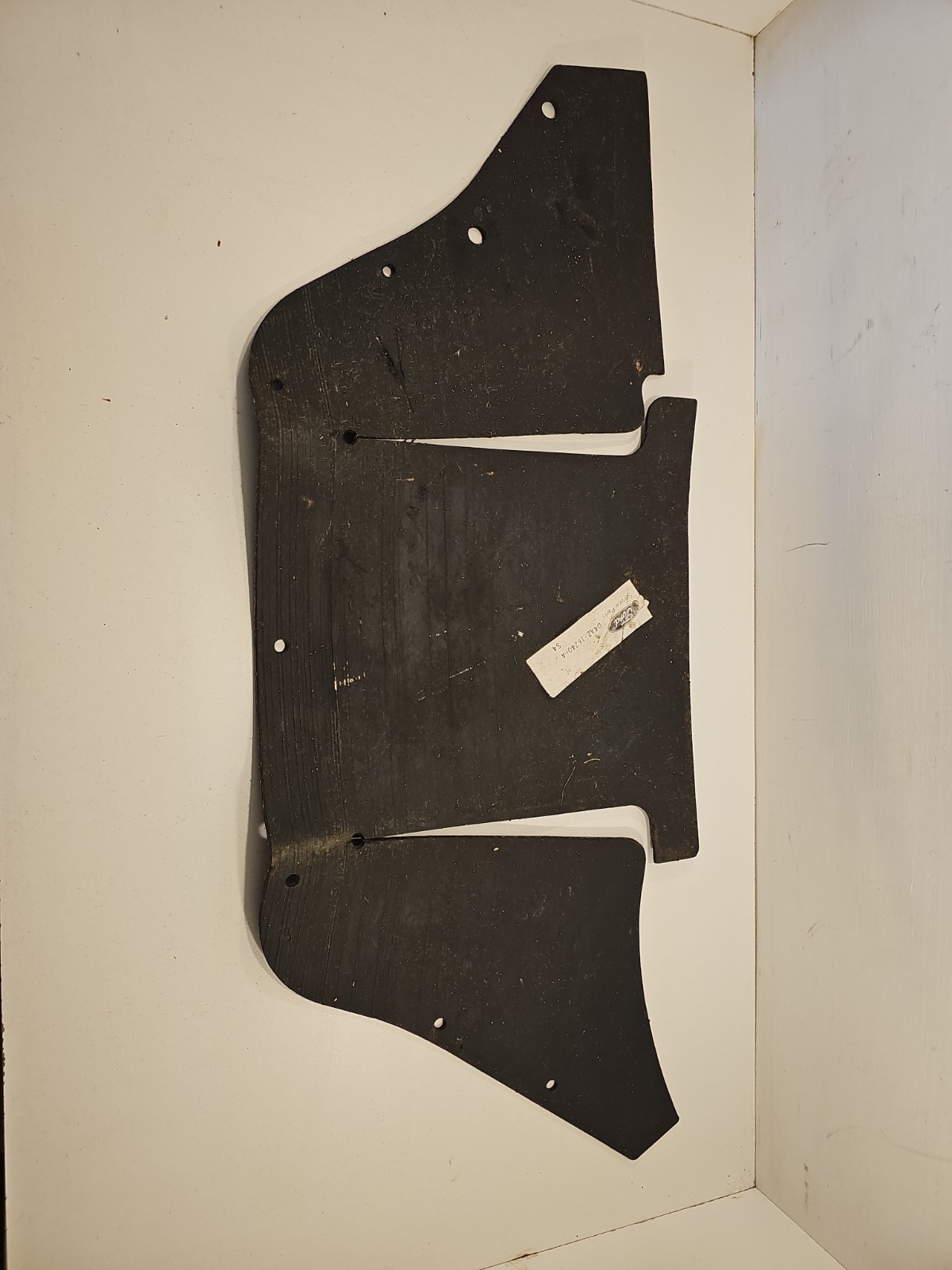 NOS OEM FORD 1974-1978 MERCURY D4AZ-16240-A OUTER FENDER TO FRAME DUST SEAL NOS OEM FORD 1974-1978 MERCURY D4AZ-16240-A OUTER FENDER TO FRAME DUST SEAL