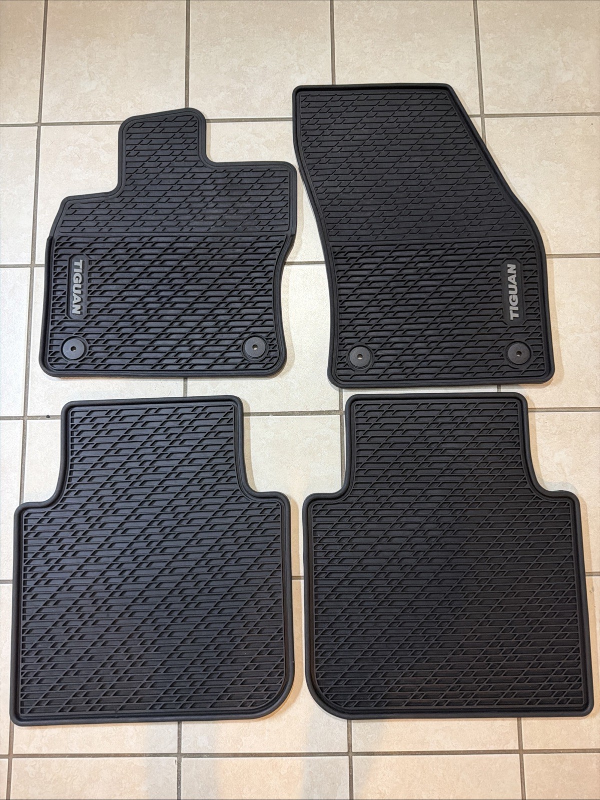 2018-2024 Volkswagen Tiguan Oem All Weather Factory Floor Mats Genuine 4pc Set 2018-2024 Volkswagen Tiguan Oem All Weather Factory Floor Mats Genuine 4pc Set