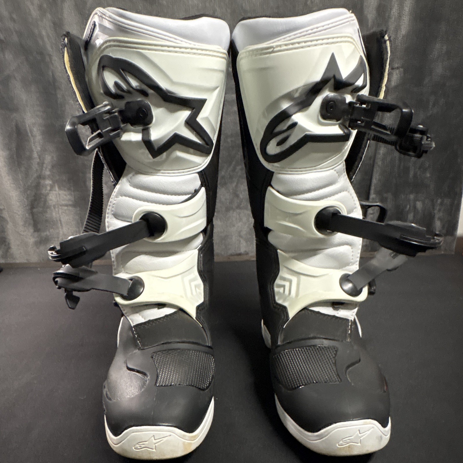 BRAND NEW Alpinestars Tech 3 Youth Kids Motocross Boots White Black Size 8 BRAND NEW Alpinestars Tech 3 Youth Kids Motocross Boots White Black Size 8