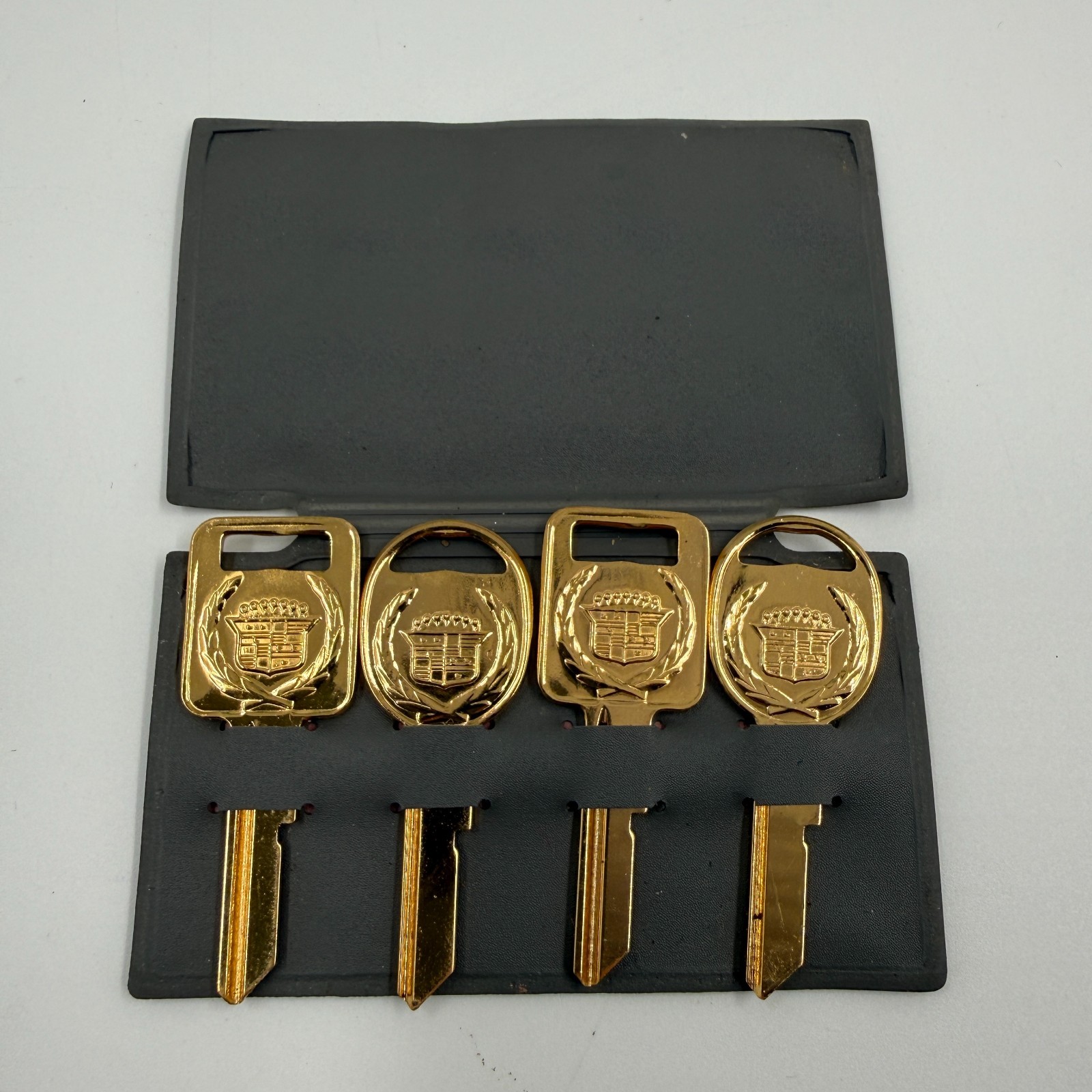 Vintage Cadillac Gold Key Blanks Set Of 4 With Gray Case Automotive Logo Emblem