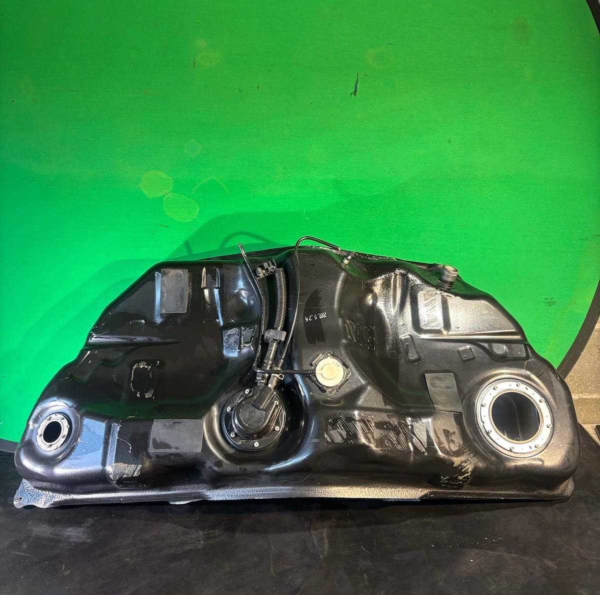 2001-2005 LEXUS IS300 FUEL GAS PETROL TANK ASSEMBLY FACTORY OEM 107k✅