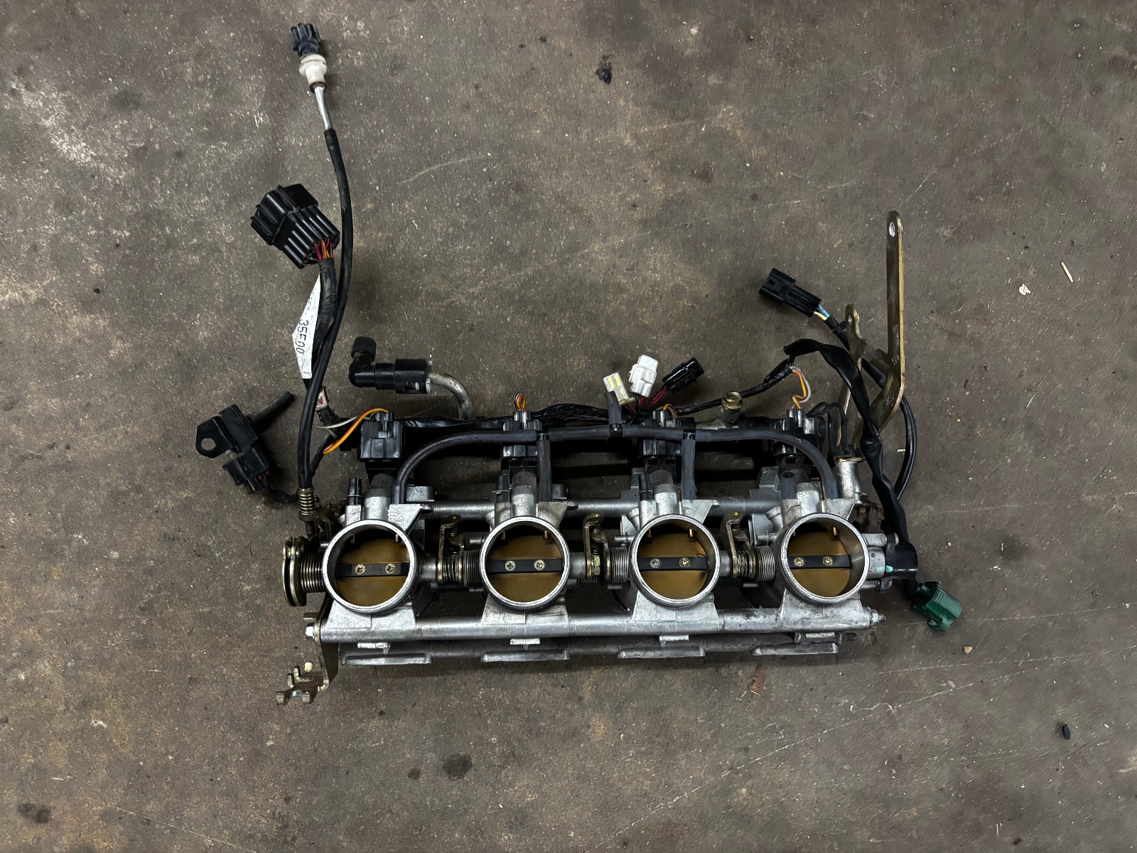 Suzuki GSXR750 GSXR 750 2000-2003 throttle body fuel injectors tps 2001 2002