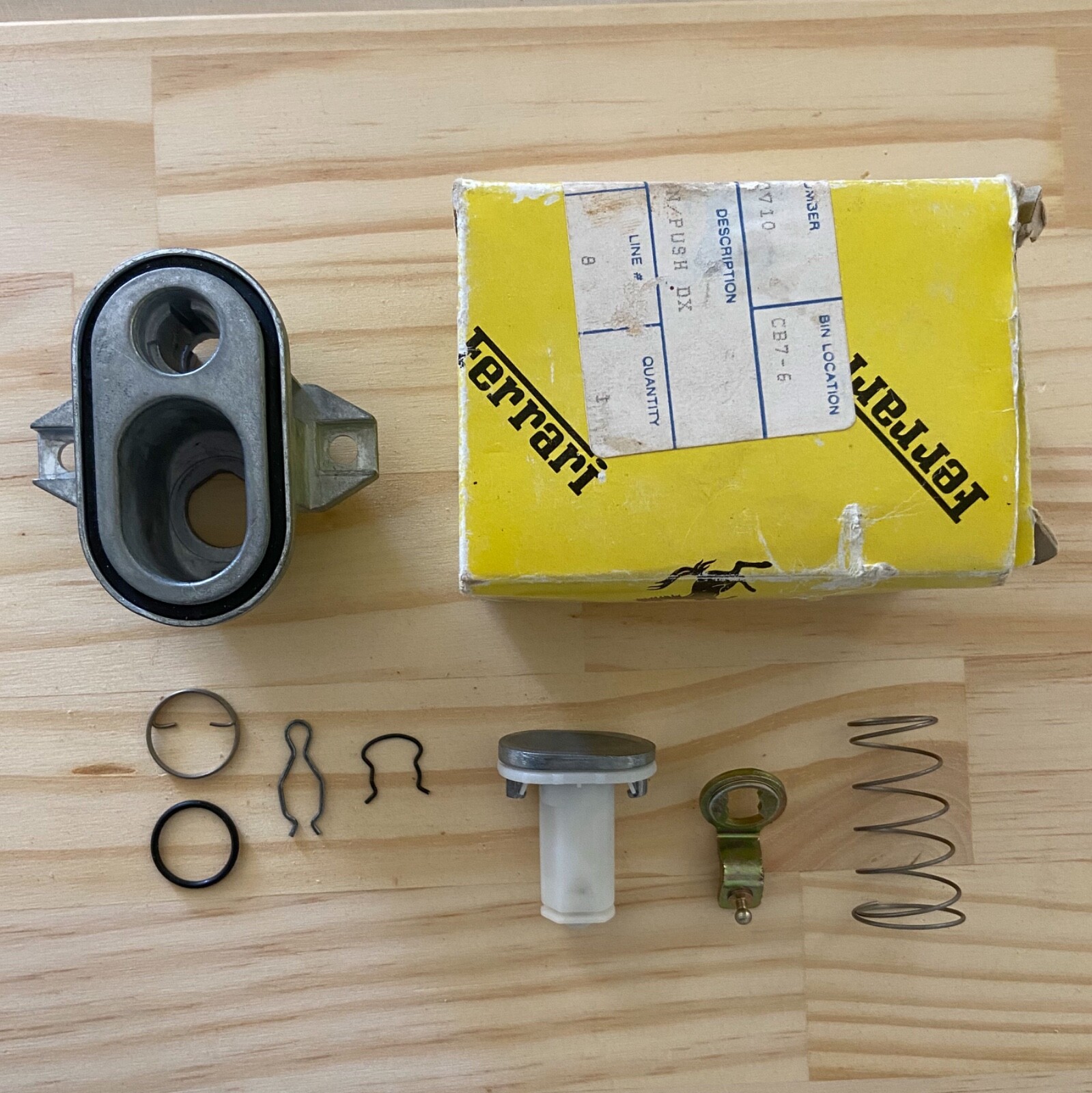 FERRARI 348 | TB | TS | NOS OEM 1993 RH Door Push Button DX Assembly 62108710 FERRARI 348 | TB | TS | NOS OEM 1993 RH Door Push Button DX Assembly 62108710