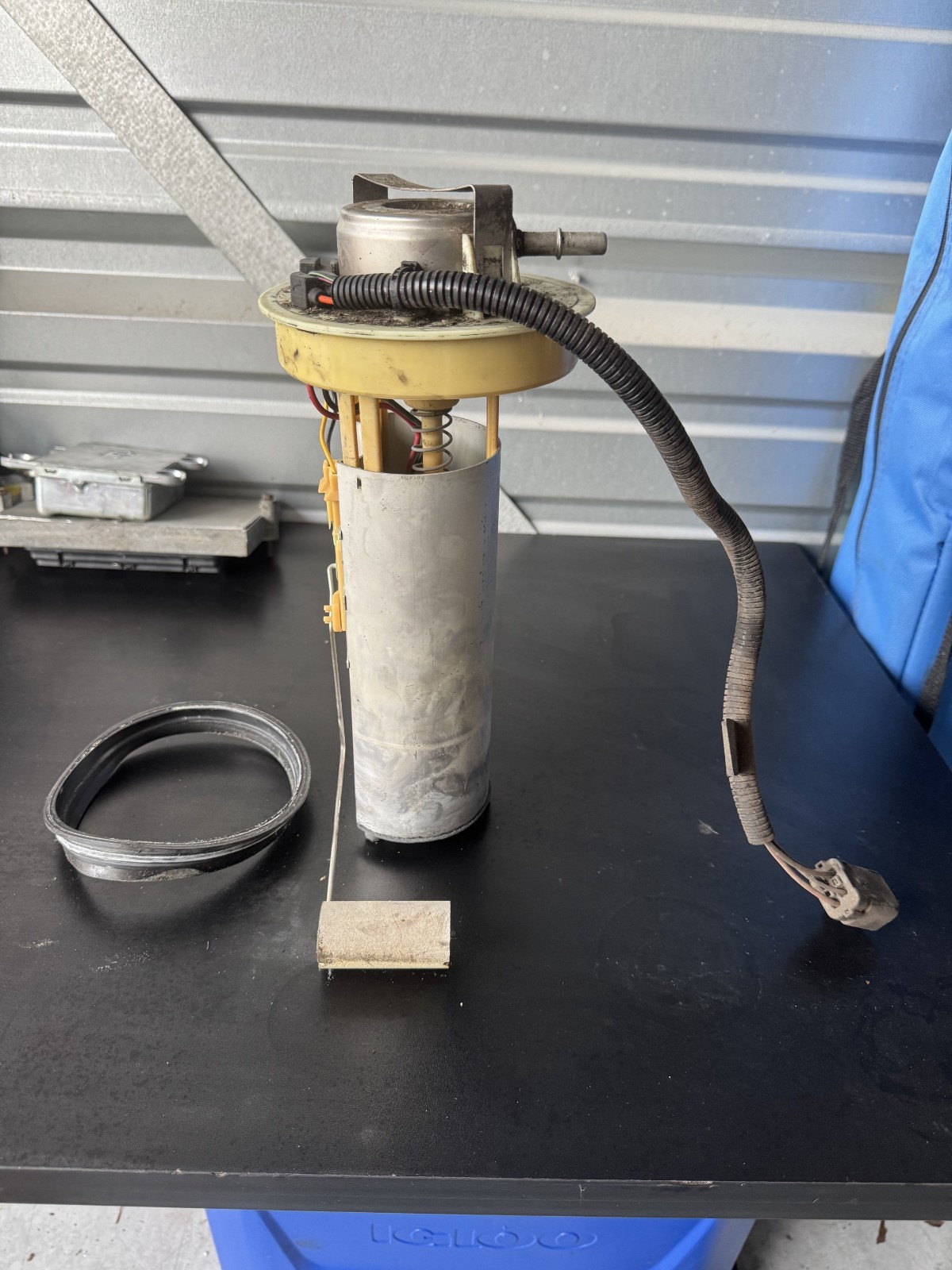 Jeep Cherokee XJ 97-01 OEM Fuel Pump Sending Unit Assembly 52100370AB Jeep Cherokee XJ 97-01 OEM Fuel Pump Sending Unit Assembly 52100370AB