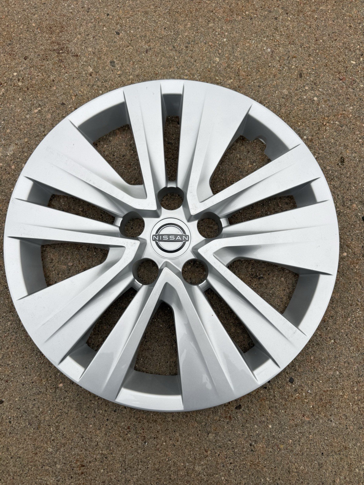 2020-2025 Nissan Sentra 16” Hubcap Wheel Cover OEM