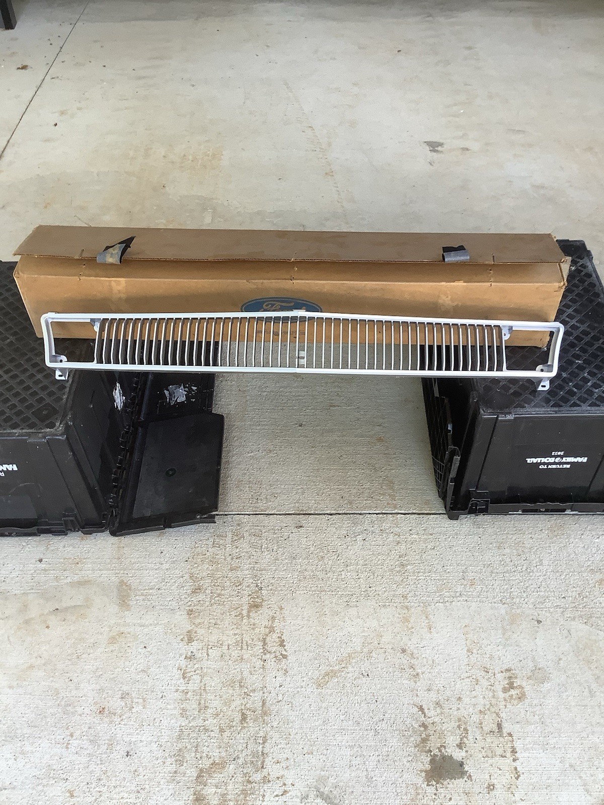 NOS 1974-75 Ford Pinto Grille D4FZ-8200-A NOS 1974-75 Ford Pinto Grille D4FZ-8200-A