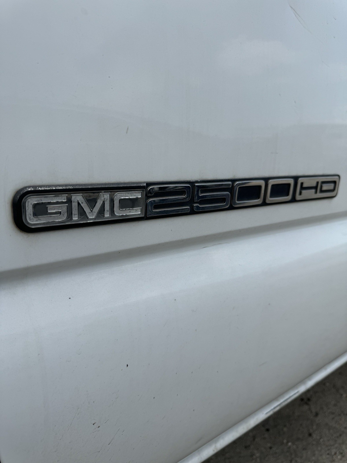 2001-06 GMC Sierra 2500HD Factory OEM Emblem Side Door Driver or Passenger 2001-06 GMC Sierra 2500HD Factory OEM Emblem Side Door Driver or Passenger