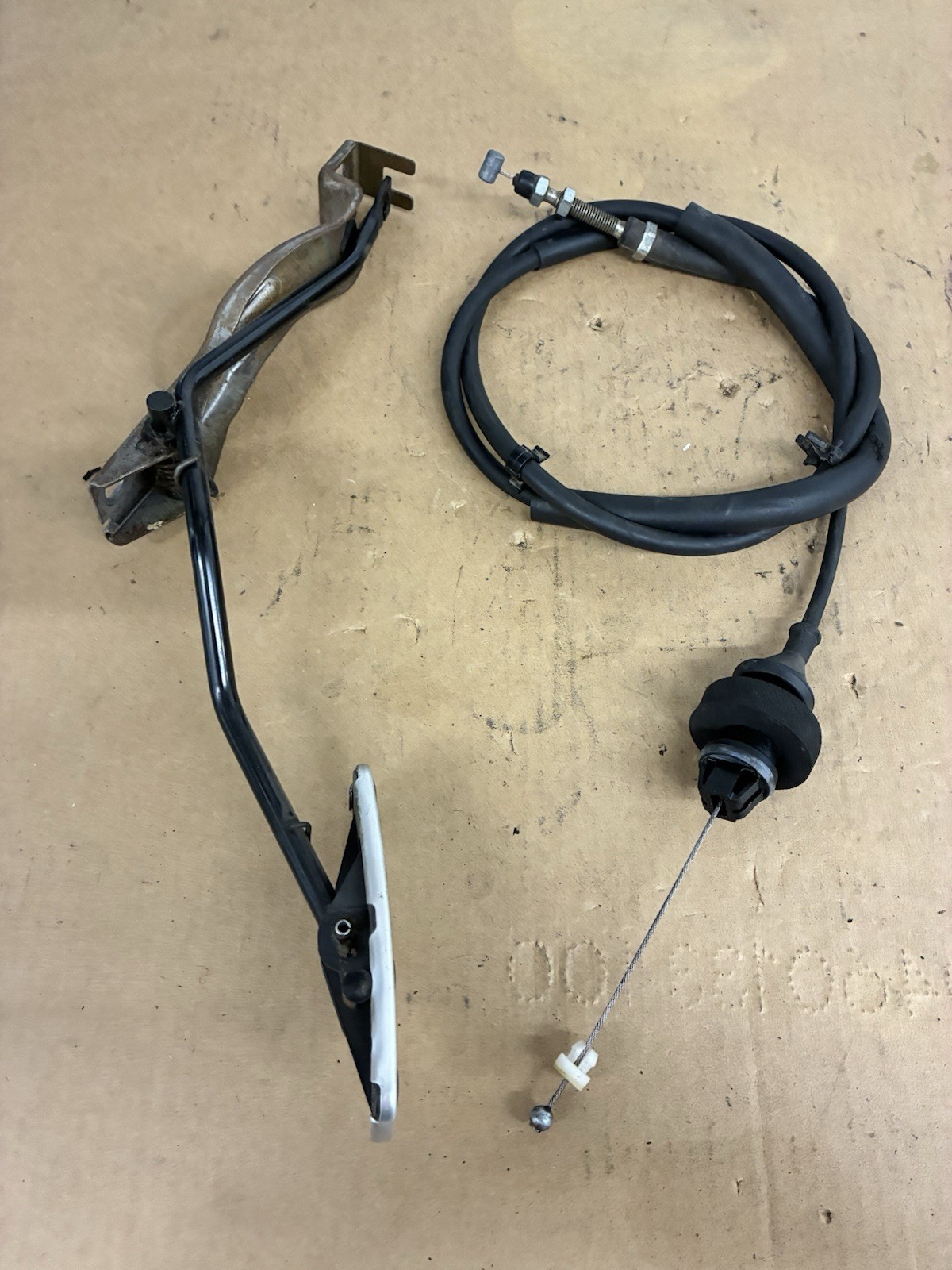 2002-2005 SUBARU WRX  ACCELERATOR GAS PEDAL ASSEMBLY OEM With Throttle Cable