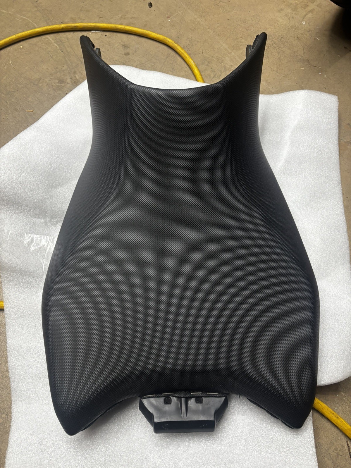 OEM 2015-2019 KTM Duke 690 Front Seat - Black 76007040300 OEM 2015-2019 KTM Duke 690 Front Seat - Black 76007040300